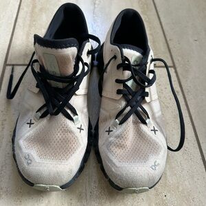 On cloud Cream and Black Shoes